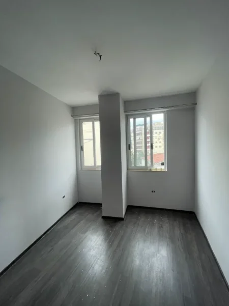 Tirane, jepet me qera apartament 2+1 Kati 3, 92 m² 500 € (Yzberisht)