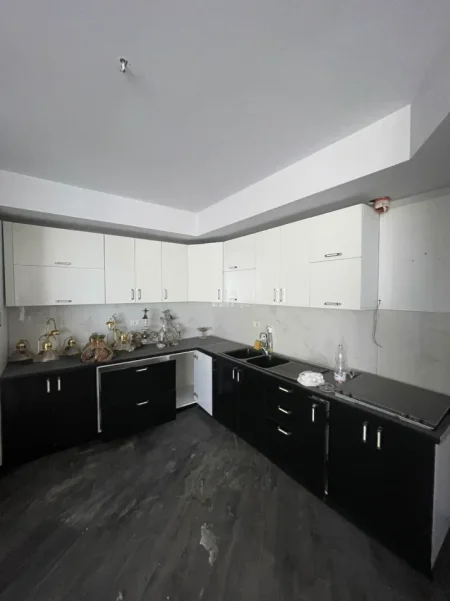 Tirane, jepet me qera apartament 2+1 Kati 3, 92 m² 500 € (Kashar)