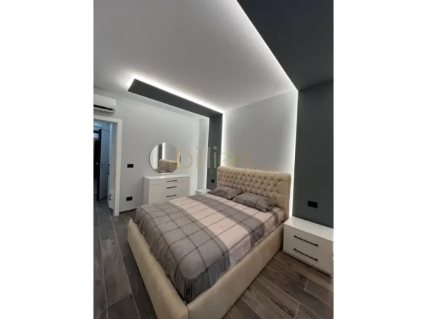 Tirane, jepet me qera 1+1 , 71 m² 800 €