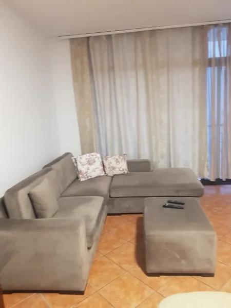 Tirane, jepet me qera apartament 1+1 Kati 3, 70 m² 500 € (Globe perballe Delijorgjit)