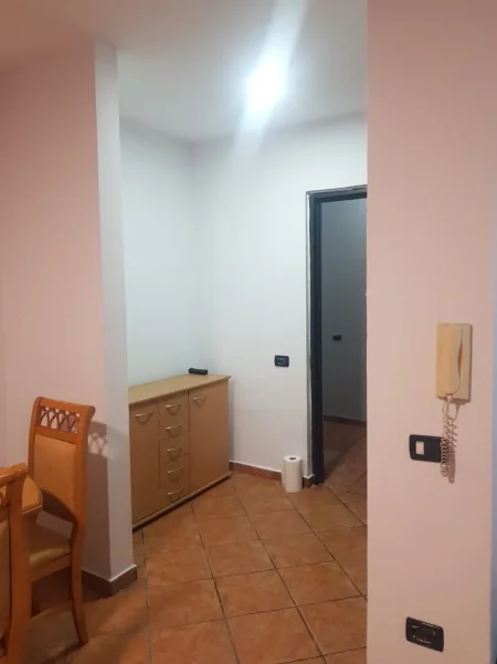 Tirane, jepet me qera apartament 1+1 Kati 3, 70 m² 500 € (Globe perballe Delijorgjit)
