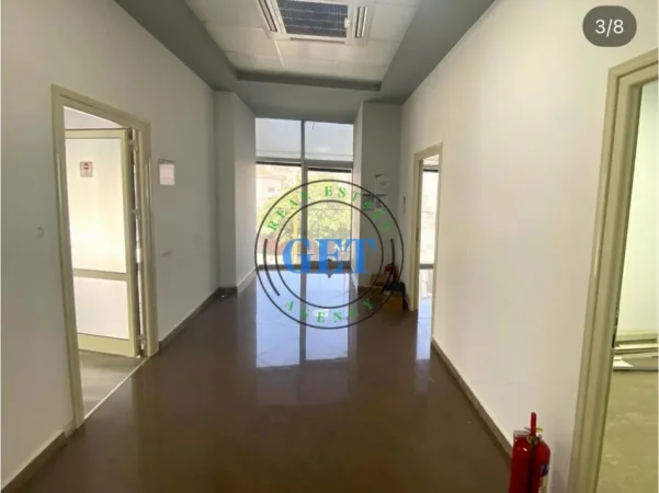 Durres, jepet me qera ambjent biznesi Kati 2, 200 m² 2.200 € (Bashkia)