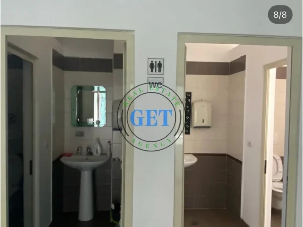 Durres, jepet me qera ambjent biznesi Kati 2, 200 m² 2.200 € (Bashkia)