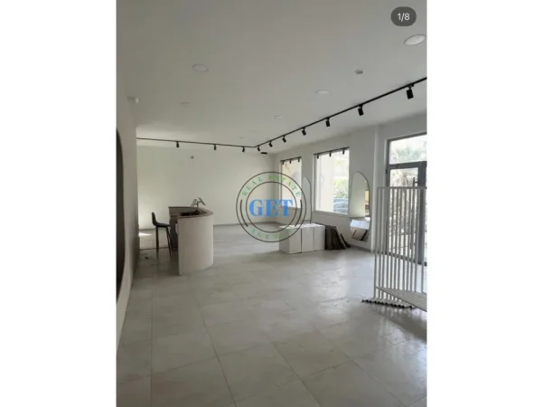 Durres, jepet me qera ambjent biznesi Kati 1, 120 m² 800 € (Plazh)