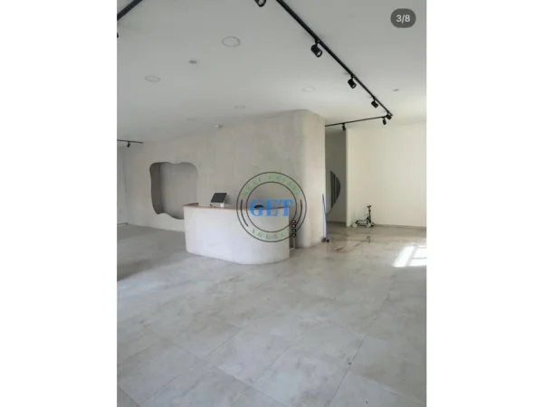 Durres, jepet me qera ambjent biznesi Kati 1, 120 m² 800 € (Plazh)