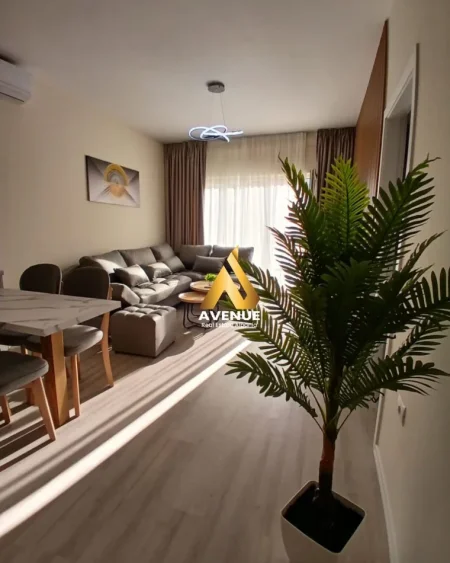 Tirane, jepet me qera apartament 2+1+Ballkon Kati 4, 76 m² 900 € (Rruga Hysni Gerbolli)