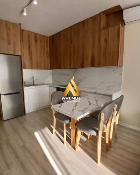 Tirane, jepet me qera apartament 2+1+Ballkon Kati 4, 76 m² 900 € (Rruga Hysni Gerbolli)