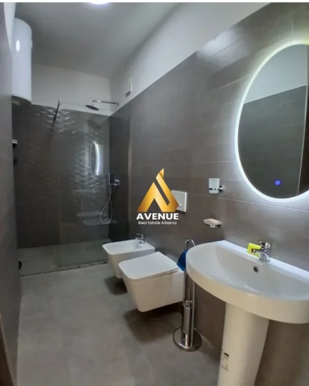Tirane, jepet me qera apartament 2+1+Ballkon Kati 4, 76 m² 900 € (Rruga Hysni Gerbolli)
