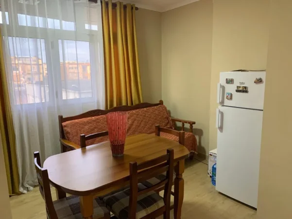 Tirane, jepet me qera apartament 1+1 , 50 € (Qsut)