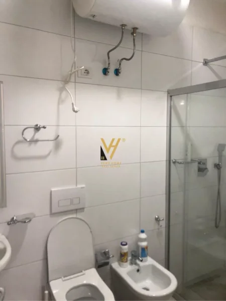 Tirane, jepet me qera apartament 2+1+Ballkon Kati 1, 90 m² 770 € (STACIONI I TRENIT)