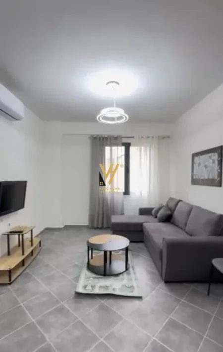 Tirane, jepet me qera apartament 2+1+Ballkon Kati 1, 90 m² 770 € (STACIONI I TRENIT)