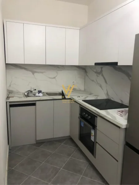 Tirane, jepet me qera apartament 2+1+Ballkon Kati 1, 90 m² 770 € (STACIONI I TRENIT)