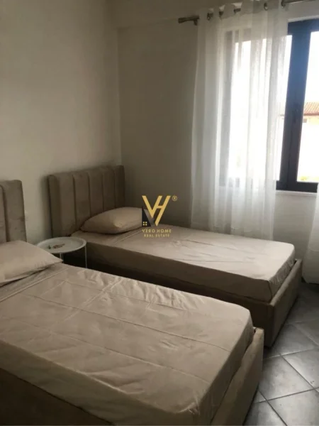 Tirane, jepet me qera apartament 2+1+Ballkon Kati 1, 90 m² 770 € (STACIONI I TRENIT)