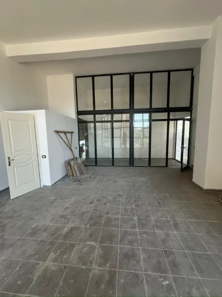 Tirane, jepet me qera zyre Kati 1, 180 m² 1.000 € (ASTIR)