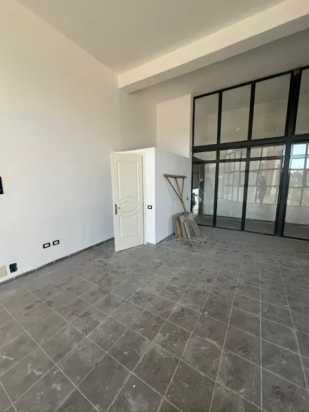 Tirane, jepet me qera zyre Kati 1, 180 m² 1.000 € (ASTIR)