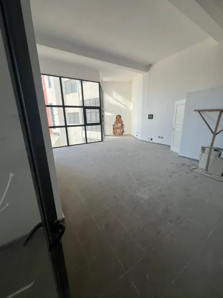 Tirane, jepet me qera zyre Kati 1, 180 m² 1.000 € (ASTIR)