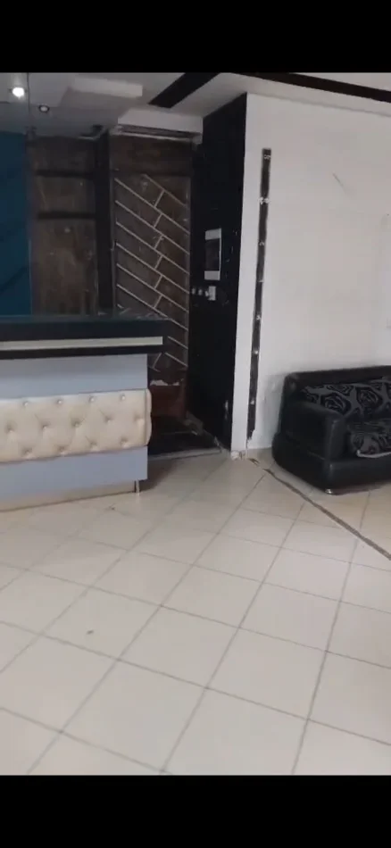 Tirane, jepet me qera zyre Kati 1, 90 m² 600 € (ASTIR)