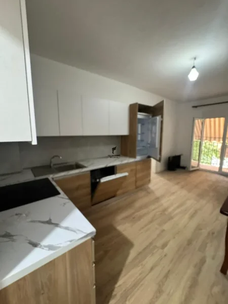 Tirane, shitet apartament 2+1 Kati 2, 72 m² 135.000 € (5 MAJI)