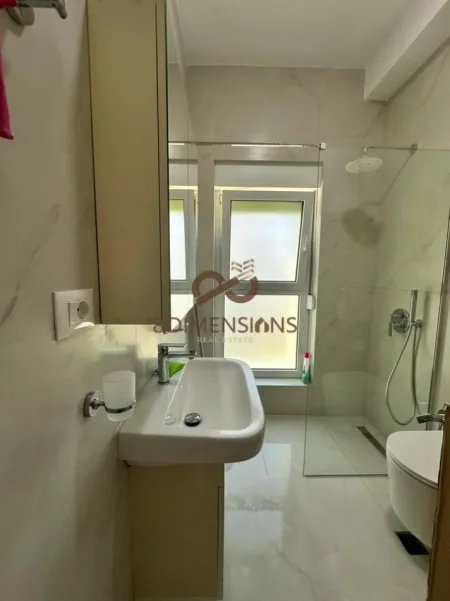 Tirane, jepet me qera apartament 1+1+Ballkon Kati 3, 60 m² 450 € (ali demi)