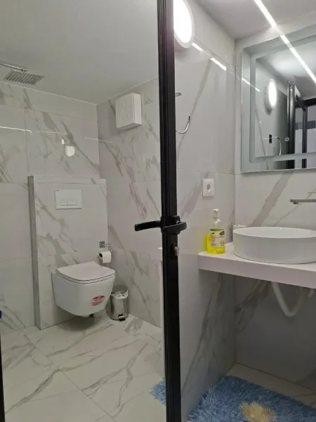 Tirane, jepet me qera ambjent biznesi Kati 1, 40 m² 400 € (Astir)