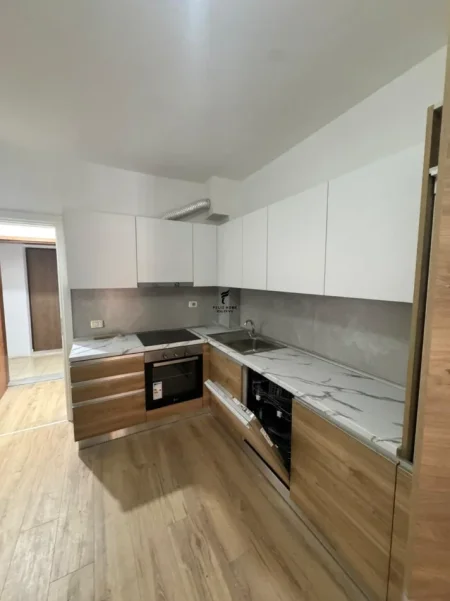 Tirane, jepet me qera apartament 2+1 Kati 2, 72 m² 550 € (5 MAJI)