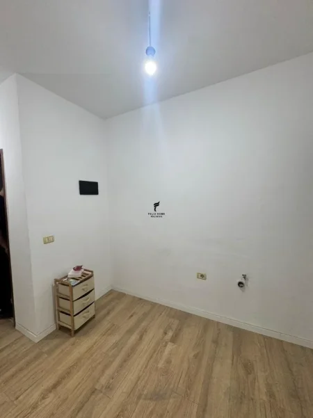 Tirane, jepet me qera apartament 2+1 Kati 2, 72 m² 550 € (5 MAJI)
