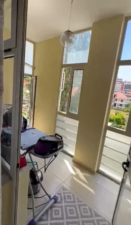 Jepet me qera apartament 1+1 , 400 € ne Astir