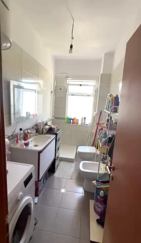 Jepet me qera apartament 1+1 , 400 € ne Astir