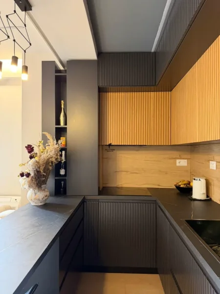 Tirane, jepet me qera apartament 2+1 Kati 7, 116 m² 325.000 € (RRUGA E DIBRES)
