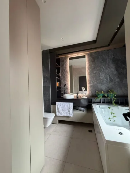 Tirane, jepet me qera apartament 2+1 Kati 7, 116 m² 325.000 € (RRUGA E DIBRES)