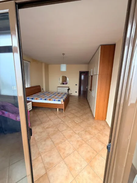 Tirane, jepet me qera apartament 2+1 Kati 10, 120 m² 600 € (RRUGA E KAVAJES)