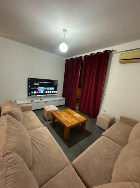 Tirane, jepet me qera apartament 1+1+Ballkon Kati 5, 75 m² 400 € (Shkoze)