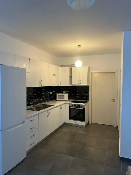 Tirane, jepet me qera apartament 1+1+Ballkon Kati 5, 75 m² 400 € (Shkoze)