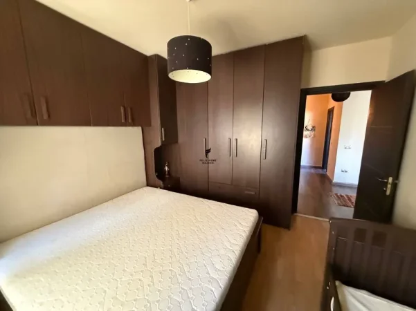 Tirane, jepet me qera apartament 1+1 Kati 4, 67 m² 600 € (LIQENI I THATE)