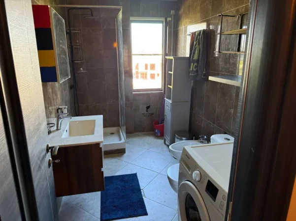 Tirane, jepet me qera apartament 1+1 Kati 4, 67 m² 600 € (LIQENI I THATE)