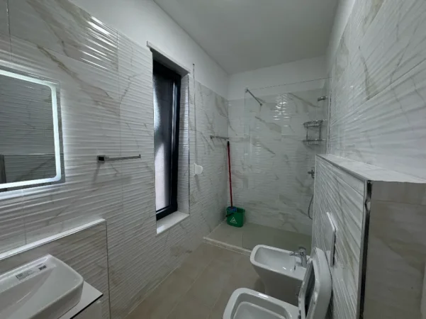 Tirane, jepet me qera apartament 2+1+Ballkon Kati 6, 100 m² 750 € (Bulevardi i Ri)