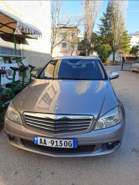 Tirane, shitet makine Mercedez Benz C Class Nafte, gri e erret manuale Kondicioner 188.000 km 5.500 €