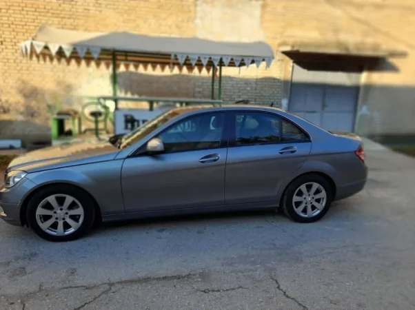 Tirane, shitet makine Mercedez Benz C Class Nafte, gri e erret manuale Kondicioner 188.000 km 5.500 €