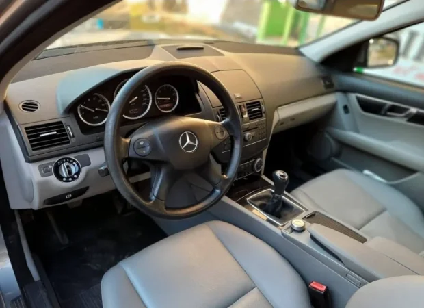 Tirane, shitet makine Mercedez Benz C Class Nafte, gri e erret manuale Kondicioner 188.000 km 5.500 €