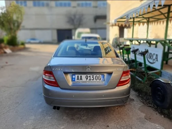 Tirane, shitet makine Mercedez Benz C Class Nafte, gri e erret manuale Kondicioner 188.000 km 5.500 €