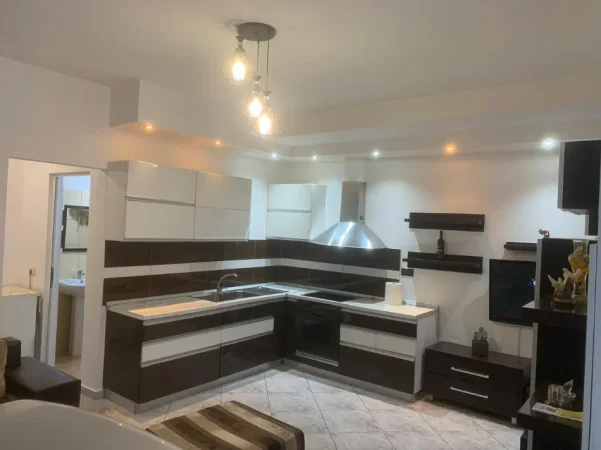 Tirane, jepet me qera apartament 1+1 Kati 5, 76 m² (Rruga teordor kuka)