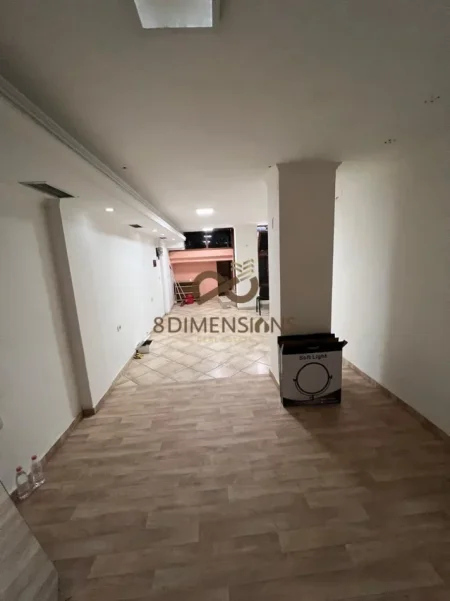Tirane, jepet me qera ambjent biznesi Kati -1, 30 m² 300 € (rruga bardhyl)