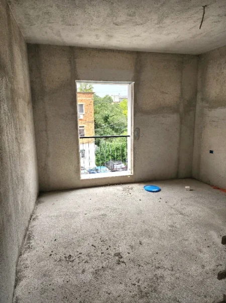 Tirane, shitet apartament 2+1+Aneks+Ballkon Kati 1, 100 m² 
