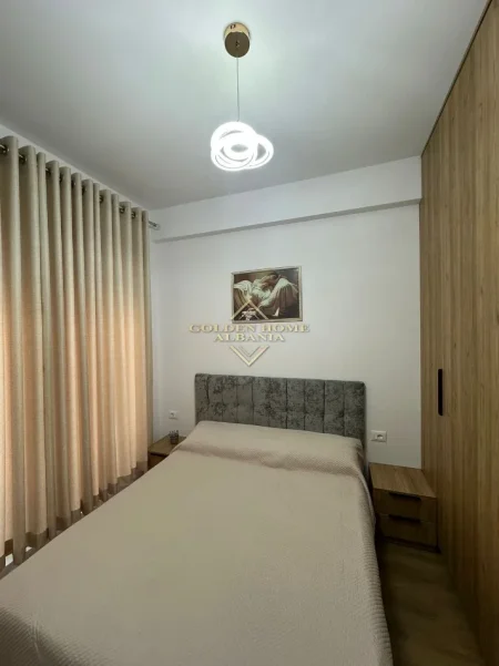 Tirane, jepet me qera apartament , 65 m² (ali demi)
