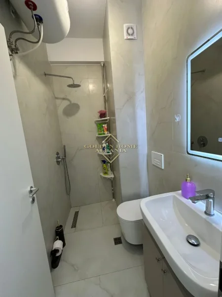 Tirane, jepet me qera apartament , 65 m² (ali demi)
