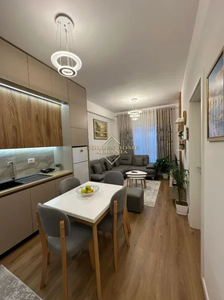 Tirane, jepet me qera apartament , 65 m² (ali demi)