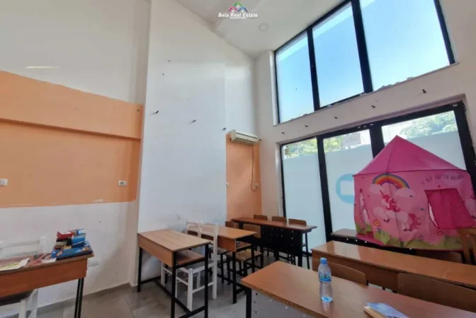 Tirane, jepet me qera dyqan Kati 0, 70 m² 700 € (rruga e dibres)