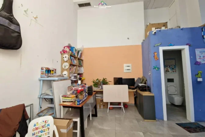 Tirane, jepet me qera dyqan Kati 0, 70 m² 700 € (rruga e dibres)