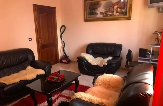 Tirane, jepet me qera apartament 2+1 Kati 2, 220 m² 400 € (Kamëz Municipality)