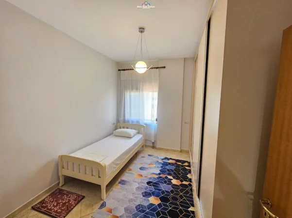 Tirane, jepet me qera apartament 2+1 Kati 5, 90 m² 680 € (frosina plaku)